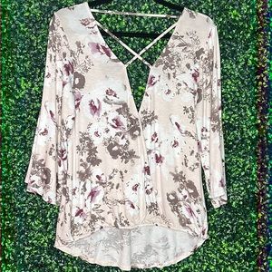 BKE boutique 3/4 sleeve floral v neck wrap top Sz. S